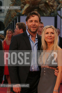 04_09_05 - 62 VENICE FILM FESTIVAL - FILM CINDERELLA MAN - PREMIERE/REDCARPET - THE ACTOR RUSSEL CROWE WITH HIS WIFE DANIELLE SPENCER..©Graziano Arici/Rosebud2
