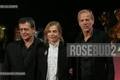 05_09_05 - 62 VENICE FILM FESTIVAL - FILM GABRIELLE - PREMIERE/REDCARPET - THE ACTORS ISABELLE HUPPERT AND PASCAL GREGGORY WITH THE DIRECTOR PATRICE CHEREAU (LEFT)  .©Graziano Arici/Rosebud2
