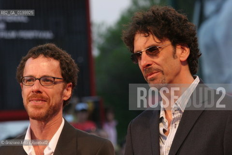 06_09_05 - 62 VENICE FILM FESTIVAL - FILM ROMANCE & CIGARETTES - PREMIERE/REDCARPET - THE PRODUCERS ETHAN AND JOEL COEN.©Graziano Arici/Rosebud2