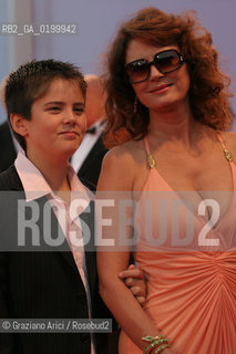 06_09_05 - 62 VENICE FILM FESTIVAL - FILM ROMANCE & CIGARETTES - PREMIERE/REDCARPET - THE ACTRESS SUSAN SARANDON WITH HER SONS.©Graziano Arici/Rosebud2