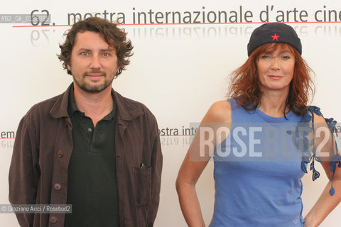 07_09_05 - 62 VENICE FILM FESTIVAL - FILM LE PARFUM DE LA DAME EN NOIR - THE DIRECTOR BRUNO PODALYDES WITH THE ACTRESS SABINE AZEMA..©Graziano Arici/Rosebud2