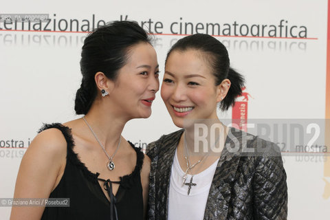 08_09_05 - 62 VENICE FILM FESTIVAL - FILM CHANGHEN GE (EVERLASTIN REGRET) - THE ACTRESS SAMMI CHENG AND SU YAN (LEFT).©Graziano Arici/Rosebud2