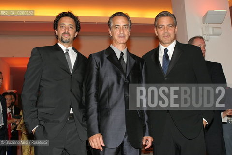10_09_05 - 62¡ VENICE FILM FESTIVAL : THE OFFICIAL AWARDS - RED CARPET - FROM LEFT GRANT HESLOV, DAVID STRATHAIRN AND GEORGE CLOONEY.©Graziano Arici/Rosebud2