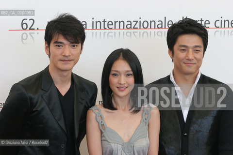 10_09_05 - 62 VENICE FILM FESTIVAL - FILM RUGUO AI (PERHAPS LOVE) - THE ACTORS LEFT TO RIGHT: TAKESHI KANESHIRO ZHOU XUN AND JI JIN HEE.©Graziano Arici/Rosebud2
