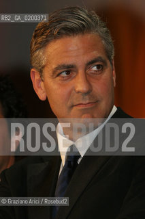 10_09_05 - 62¡ VENICE FILM FESTIVAL : THE OFFICIAL AWARDS - OSELLA FOR BEST SCREENPLAY TO GEORGE CLOONEY  AND GRANT HESLOV FOR THE MOVIE GOOD NIGHT AND GOOD LUCK ©Graziano Arici/Rosebud2