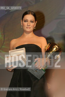 10_09_05 - 62¡ VENICE FILM FESTIVAL : THE OFFICIAL AWARDS - COPPA VOLPI FOR BEST ACTRESS - GIOVANNA MEZZOGIORNO IN THE MOVIE LA BESTIA NEL CUORE.©Graziano Arici/Rosebud2