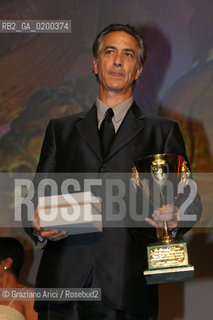 10_09_05 - 62¡ VENICE FILM FESTIVAL : THE OFFICIAL AWARDS - COPPA VOLPI FOR BEST ACTOR  TO DAVID STRATHAIRN IN THE MOVIE GOOD NIGHT AND GOOD LOOK ©Graziano Arici/Rosebud2