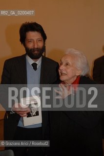 VENICE - VENEZIA 6 MARZO 2006 - THE ITALIAN POLITICIAN AND WRITER ROSSANA ROSSANDA WITH THE MAYOR OF VENICE MASSIMO CACCIARI ©Graziano Arici/Rosebud2 POLITICA LETTERATURA FILOSOFIA