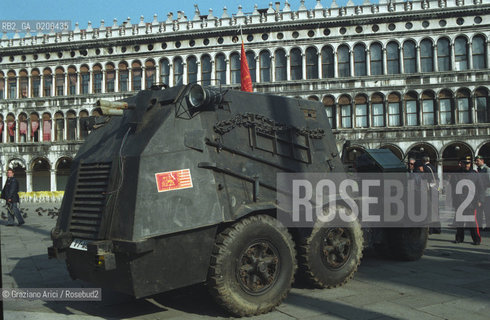 VENEZIA 9/05/1997 : ASSALTO DEL GIS AGLI AUTONOMISTI A VENEZIA IN PIAZZA S.MARCO ©Graziano Arici/Rosebud2  SERENISSIMI / AUTONOMIA / LEGA / CARRO ARMATO
