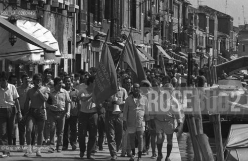 VENEZIA 1980 MANIFESTAZIONE A MURANO DEGLI OPERAI DELLE FABBRICHE DEL VETRO ©Graziano Arici/Rosebud2 CORTEO