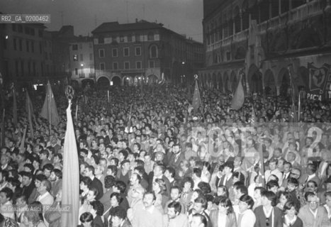 PADUA 7 JUNE 1984                                                                                                                                                                                                                                                                                                                                          THE LAST SPEECH OF THE SECRETARY OF PCI COMMUNIST ITALIAM PARTY ENRICO BERLINGUER BEFORE HIS DEADLY ATTACK - PADOVA 7 GIUGNO 1984 LULTIMO COMIZIO DI ENRICO BERLINGUER SEGRETARIO DEL PCI PARTITO COMUNISTA ITALIANO PRIMA DEL MANIFESTARSI DELLICTUS CHE LO PORTO ALLA MORTE ©Graziano Arici/Rosebud2 POLITICA