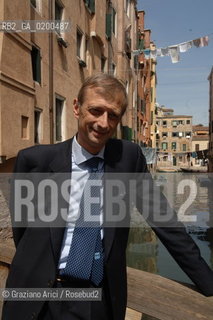 VENEZIA 25 APRILE 2006 -  CERIMONIA DI COMMEMORAZIANE DELLANNIVERZARIO DELLA RESISTENZA CON LA COMUNITA EBRAICA IN CAMPO DEL GHETTO NUOVO E CON IL SEGRETARIO DEI DS DEMOCRATICI DI SINISTRA PIERO FASSINO -  ©Graziano Arici/Rosebud2 EBREI POLITICA