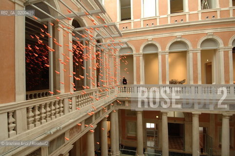 VENICE 22 APRILE 2006 -  MOSTRA A PALAZZO GRASSI  WHERE ARE WE GOING? -  THE PALACE YARD AND ÒVINTAGE VIOLENCEÓ BY URS FISCHER -  ©Graziano Arici/Rosebud2 ARTE