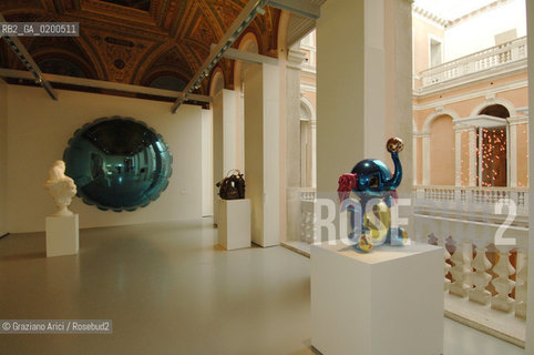 VENICE 22 APRILE 2006 -  MOSTRA A PALAZZO GRASSI  WHERE ARE WE GOING? -  ROOM OF JEFF KOONS ©Graziano Arici/Rosebud2 ARTE