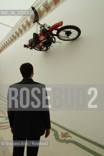 VENICE 27 APRILE 2006 -  MOSTRA A PALAZZO GRASSI  WHERE ARE WE GOING? -  ACCELERAZIONE=SOGNO, TUBI DI FIBONACCI AL NEON E MOTOCICLETTA FANTASMA   BY MARIO MERZ ©Graziano Arici/Rosebud2 ARTE