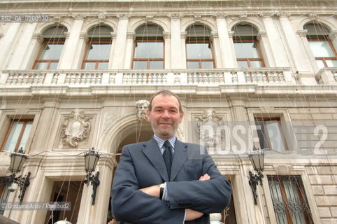 VENICE 27 APRILE 2006 -  MOSTRA A PALAZZO GRASSI  WHERE ARE WE GOING? - THE PALAZZO GRASSI ARTISTIC DIRECTOR JEAN-JACQUES AILLAGON IN FRONT OF PALAZZO GRASSI  ©Graziano Arici/Rosebud2 ARTE