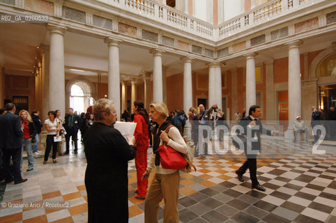 VENICE 27 APRILE 2006 -  MOSTRA A PALAZZO GRASSI  WHERE ARE WE GOING? - THE PALAZZO GRASSIS YARD   ©Graziano Arici/Rosebud2 ARTE