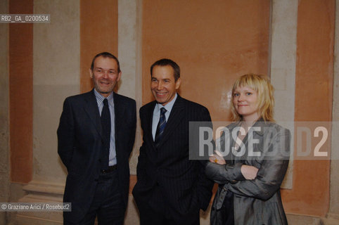 VENICE 27 APRILE 2006 -  MOSTRA A PALAZZO GRASSI  WHERE ARE WE GOING? - THE PALAZZO GRASSI ARTISTIC DIRECTOR JEAN-JACQUES AILLAGON, THE ARTIST JEFF KOONS AND THE EXPOSITION CURATOR ALLISON GINGERAS ©Graziano Arici/Rosebud2 ARTE
