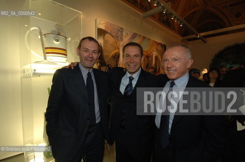 VENICE 27 APRILE 2006 -  MOSTRA A PALAZZO GRASSI  WHERE ARE WE GOING? - THE PALAZZO GRASSI ARTISTIC DIRECTOR JEAN-JACQUES AILLAGON, WITH THE ARTIST JEFF KOONS AND  MR.PINAULT ©Graziano Arici/Rosebud2 ARTE