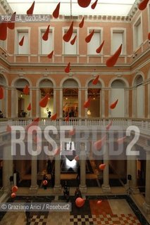 VENICE 22 APRILE 2006 -  MOSTRA A PALAZZO GRASSI  WHERE ARE WE GOING? -  THE PALACE YARD AND ÒVINTAGE VIOLENCEÓ BY URS FISCHER -  ©Graziano Arici/Rosebud2 ARTE