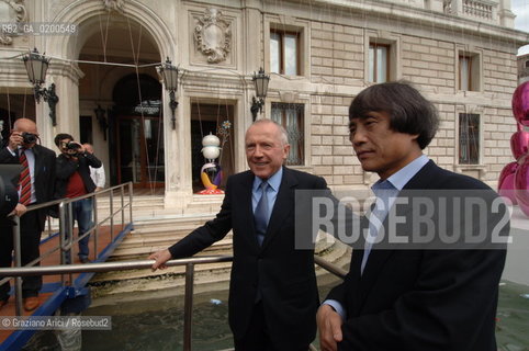 VENICE 27 APRILE 2006 -  MOSTRA A PALAZZO GRASSI  WHERE ARE WE GOING? -  MR F.PINAULT WITH THE ARCHITECT TADAO ANDO -  ©Graziano Arici/Rosebud2 ARTE ARCHITETTURA ARCHITETTO
