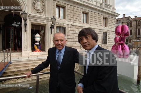 VENICE 27 APRILE 2006 -  MOSTRA A PALAZZO GRASSI  WHERE ARE WE GOING? -  MR F.PINAULT WITH THE ARCHITECT TADAO ANDO -  ©Graziano Arici/Rosebud2 ARTE ARCHITETTURA ARCHITETTO