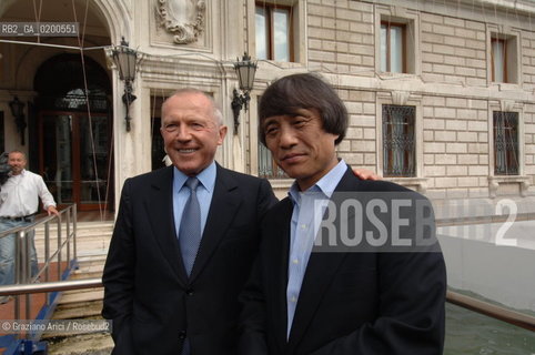 VENICE 27 APRILE 2006 -  MOSTRA A PALAZZO GRASSI  WHERE ARE WE GOING? -  MR F.PINAULT WITH THE ARCHITECT TADAO ANDO -  ©Graziano Arici/Rosebud2 ARTE ARCHITETTURA ARCHITETTO