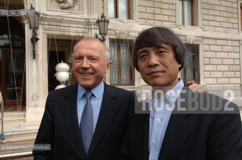 VENICE 27 APRILE 2006 -  MOSTRA A PALAZZO GRASSI  WHERE ARE WE GOING? -  MR F.PINAULT WITH THE ARCHITECT TADAO ANDO -  ©Graziano Arici/Rosebud2 ARTE ARCHITETTURA ARCHITETTO