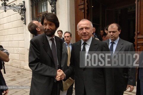 VENICE 29 APRILE 2006 -  MOSTRA A PALAZZO GRASSI  WHERE ARE WE GOING? -  MR FRANCOIS PINAULT WITH THE MAYOR OF VENICE MASSIMO CACCIARI   -  ©Graziano Arici/Rosebud2 ARTE