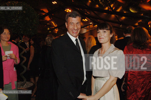 VENICE 29 APRILE 2006 -  OPENING OF THE PALAZZO GRASSI  AND THE EXPOSITION WHERE ARE WE GOING?  -  GRAND GALA :   THE ARTIST MAURIZIO CATTELAN WITH HIS WIFE VICTORIA CABELLO ©Graziano Arici/Rosebud2 ARTE