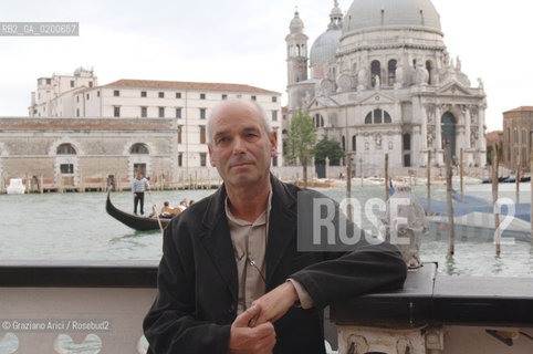 VENICE - 3/06/06 - SHOOTING THE LAST JAMES BOND FILM CASINO ROYALE - THE DIRECTOR MARTIN CAMPBELL   ©Graziano Arici/Rosebud2