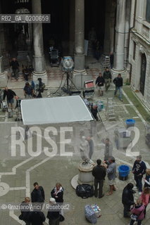 VENICE - 3/06/06 - SHOOTING THE LAST JAMES BOND FILM CASINO ROYALE  INSIDE THE PISANI PALACE   ©Graziano Arici/Rosebud2