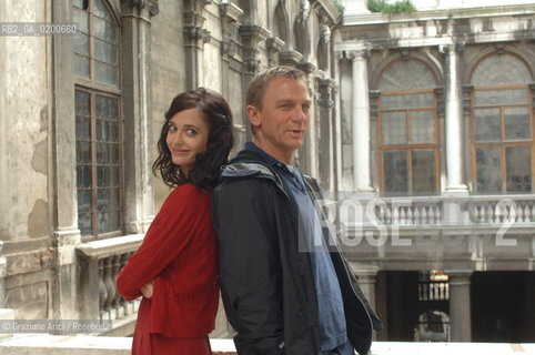 VENICE - 3/06/06 - SHOOTING THE LAST JAMES BOND FILM CASINO ROYALE  THE ACTORS DANIEL CRAIG (JAMES BOND) AND EVA GREEN (VESPER)   ©Graziano Arici/Rosebud2