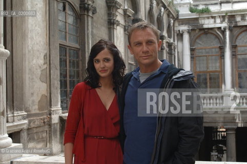 VENICE - 3/06/06 - SHOOTING THE LAST JAMES BOND FILM CASINO ROYALE  THE ACTORS DANIEL CRAIG (JAMES BOND) AND EVA GREEN (VESPER)   ©Graziano Arici/Rosebud2