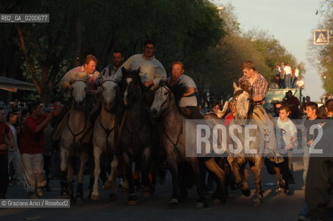 FRANCIA ARLES (PROVENCE-PROVENZA) MARZO 2006 - MANIFESTAZIONI PER LA FERIA DI PASQUA ©Graziano Arici/Rosebud2 GEO TORO CAVALLO COURSE CAMARGUE
