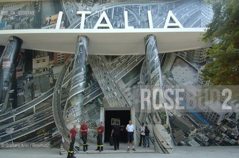 VENICE 7/09/06 - 10TH INTERNATIONAL ARCHITECTURE EXHIBITION - 10 BIENNALE ARCHITETTURA : THE ITALIAN PAVILLON  ©Graziano Arici/Rosebud2