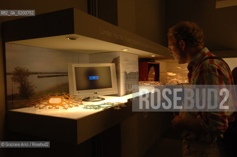 VENICE 7/09/06 - 10TH INTERNATIONAL ARCHITECTURE EXHIBITION - 10 BIENNALE ARCHITETTURA : THE ITALIAN PAVILLON : M.I.T. SENSEABLE CITY LABORATORY ©Graziano Arici/Rosebud2