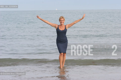 29_08_06 - 63 VENICE FILM FESTIVAL - THE HOST OF THE OPENING AND THE CLOSING ISABELLA FERRARI.- @ Graziano Arici/Rosebud2