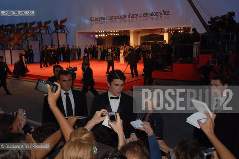 30_08_06 - 63 VENICE FILM FESTIVAL - RED CARPET FILM THE BLACK DAHLIA - THE ACTOR JOSH HARNETT @ Graziano Arici/Rosebud2