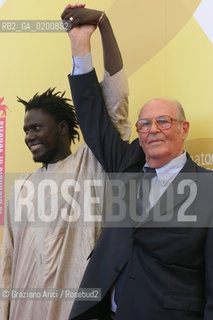 31_08_06 - 63 VENICE FILM FESTIVAL - FILM LETTERE DAL SAHARA - THE DIRECTOR VITTORIO DE SETA WITH THE ACTOR DJIBRIL KEBE.@ Graziano Arici/Rosebud2