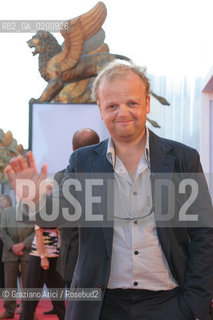 31_08_06 - 63 VENICE FILM FESTIVAL - FILM INFAMOUS - RED CARPET - THE ACTOR TOBY JONES @ Graziano Arici/Rosebud2