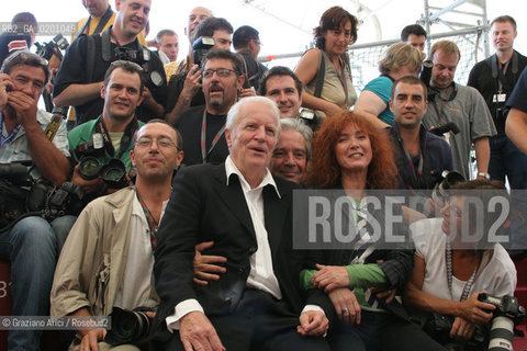 02_9_06 - 63 VENICE FILM FESTIVAL - FILM PRIVATE FEARS IN PUBLIC SPACES - THE ACTORS SABINE AZEMA, PIERRE ARDITI, ANDRE` DUSSOLIER WITH THE PHOTOGRAPERS AT THE PHOTOCALL @ Graziano Arici/Rosebud2