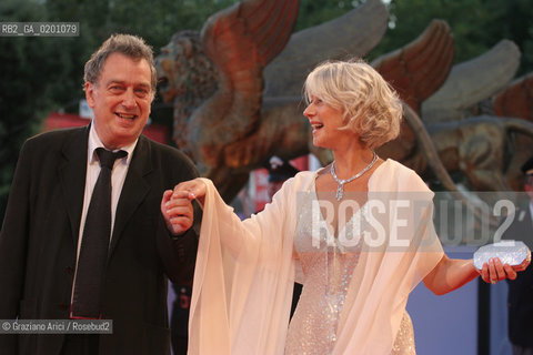 02_9_06 - 63 VENICE FILM FESTIVAL - RED CARPET OF THE FILM THE QUEEN - THE DIRECTOR STEPHEN FREARS AND THE ACTRESS HELEN MIRREN @ Graziano Arici/Rosebud2