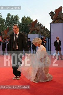 02_9_06 - 63 VENICE FILM FESTIVAL - RED CARPET OF THE FILM THE QUEEN - THE DIRECTOR STEPHEN FREARS AND THE ACTRESS HELEN MIRREN. @ Graziano Arici/Rosebud2