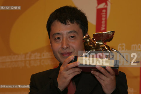 09_9_06 - 63 VENICE FILM FESTIVAL - GOLDEN LION FOR THE BEST FILM TO THE DIRECTOR JIA ZHANG-KE - FILM STILL LIFE ©Graziano Arici/Rosebud2