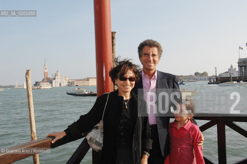 VENEZIA 14 OTTOBRE 2006 - LEX-MINISTRO DELLA CULTURA FRANCESE JACK LANG CON LA MOGLIE E LA FIGLIA ©Graziano Arici/Rosebud2 POLITICA ARTE