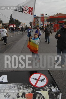 VICENZA 2 DICEMBRE 2006 - MANIFESTAZIONE PER LA PACE E CONTRO LA NUOVA BASE AMERICANA NELLAEREOPORTO DAL MOLIN ©Graziano Arici/Rosebud2