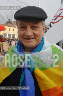 VICENZA 2 DICEMBRE 2006 - MANIFESTAZIONE PER LA PACE E CONTRO LA NUOVA BASE AMERICANA NELLAEREOPORTO DAL MOLIN : IL PRETE DON ALBINO BIZZOTTO FONDATORE DEI BEATI COSTRUTTORI DI PACE ©Graziano Arici/Rosebud2