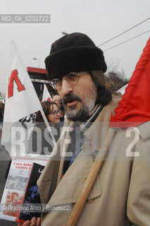 VICENZA 2 DICEMBRE 2006 - MANIFESTAZIONE PER LA PACE E CONTRO LA NUOVA BASE AMERICANA NELLAEREOPORTO DAL MOLIN : PAOLO DORIGO ©Graziano Arici/Rosebud2