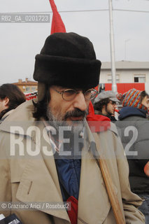 VICENZA 2 DICEMBRE 2006 - MANIFESTAZIONE PER LA PACE E CONTRO LA NUOVA BASE AMERICANA NELLAEREOPORTO DAL MOLIN : PAOLO DORIGO ©Graziano Arici/Rosebud2